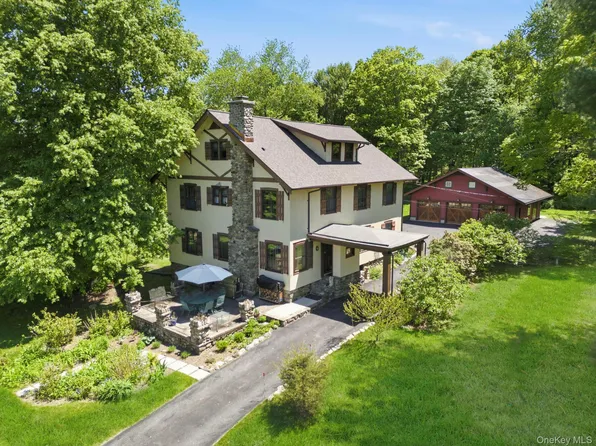 8 Elmer Galloway Road, Katonah, NY 10536