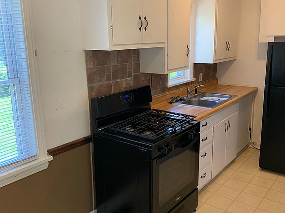 3rd image of 366 N McKenzie St