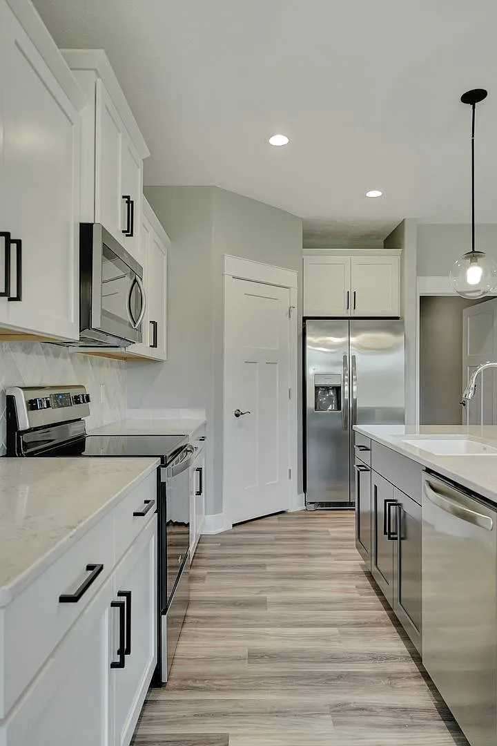 Luxury Townhome — Photo 4