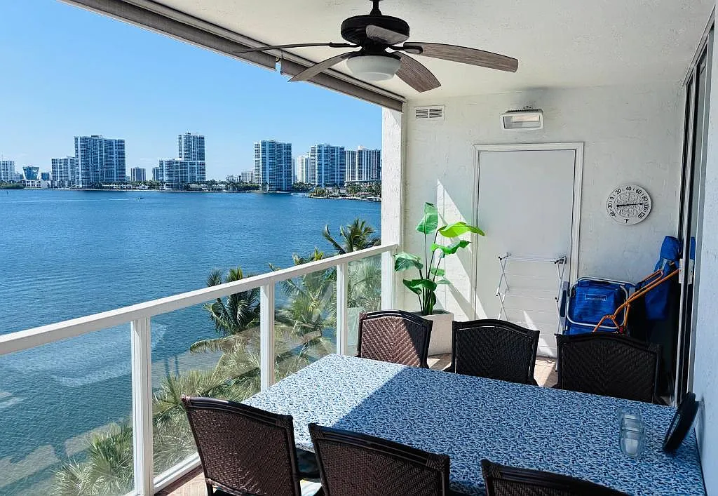 2 bed, 1255 sqft, $4,500 — Photo 1