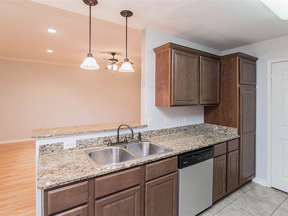 5th image of 2222 Woodgrove Ln