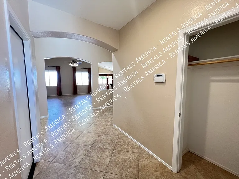 1536 E Fontana Dr — Photo 5