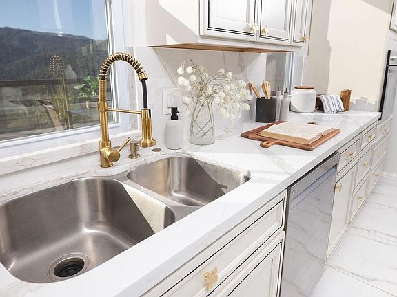 5th image of 451 Laureles Grade Rd