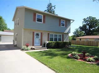 3801 Crestmoor Pl, Des Moines, IA 50310