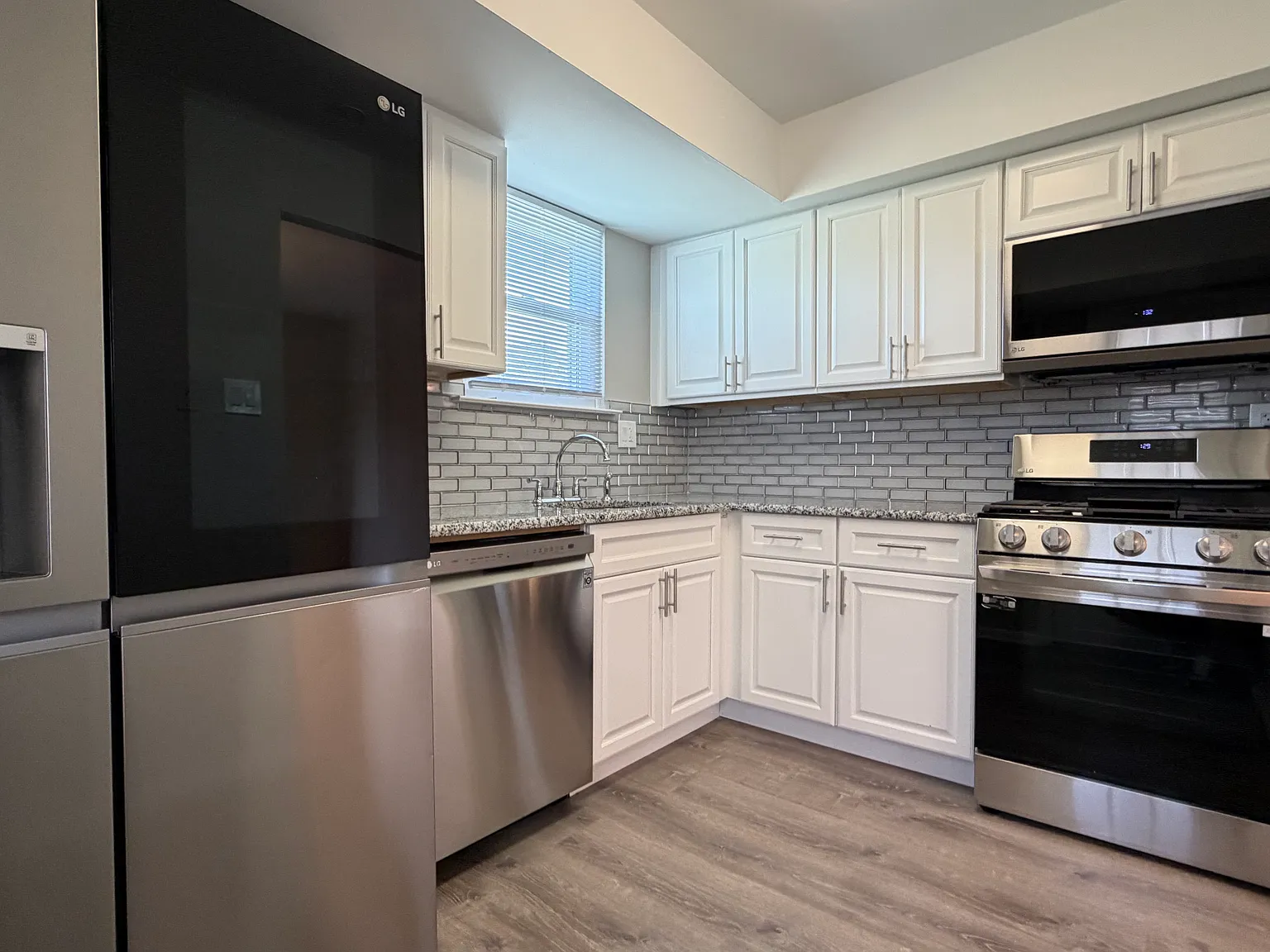 2 bed, 1000 sqft, $2,100 — Photo 2