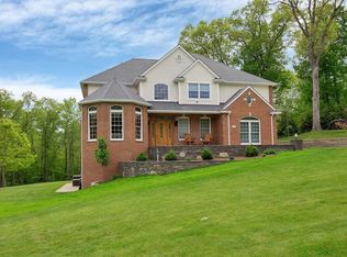 28 Winding Oaks Way, Hopewell Junction, NY 12533