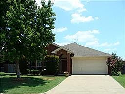 Spacious 3 bedroom home Near Country Club in Mansfield ISD