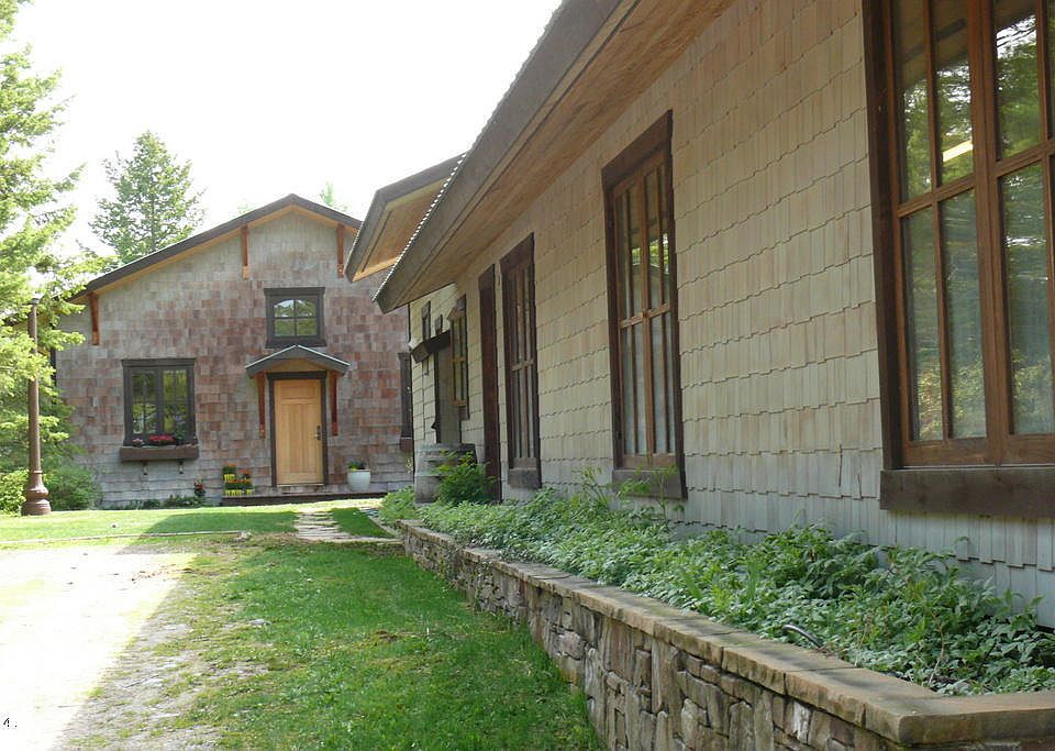 1st image of 111 Highwood Dr