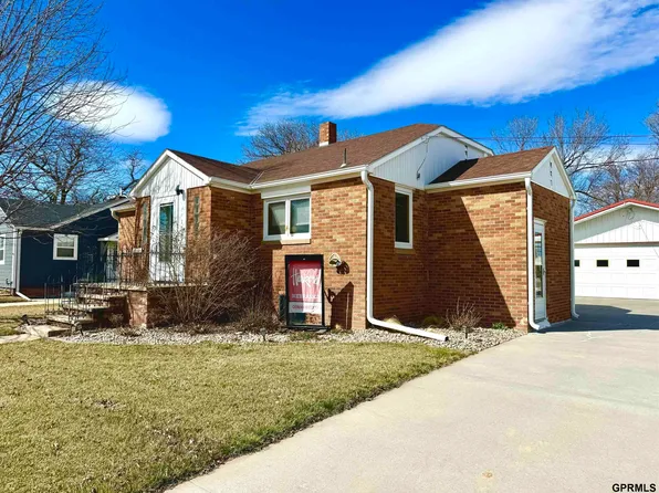 106 N Railroad St, Shickley, NE 68436