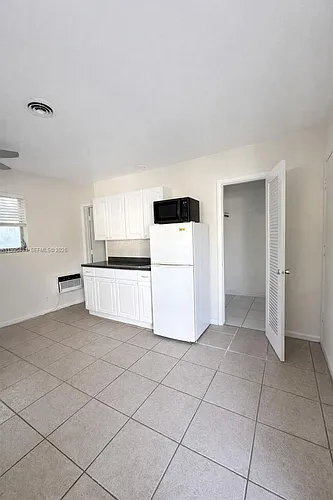 2051 NE 25th Ave #3 Photo 1