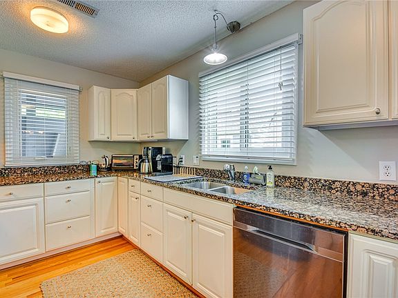 4th image of 903 Loran Pointe Cir