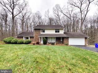 1096 Pensive Ln, Great Falls, VA 22066