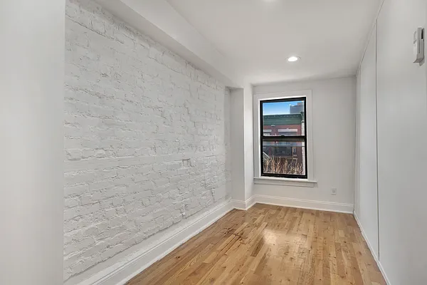 Rented by Creed Realty Group | media 8