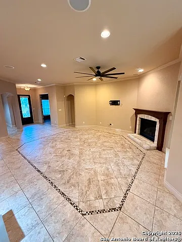 215 Evans Oak Ln — Photo 7