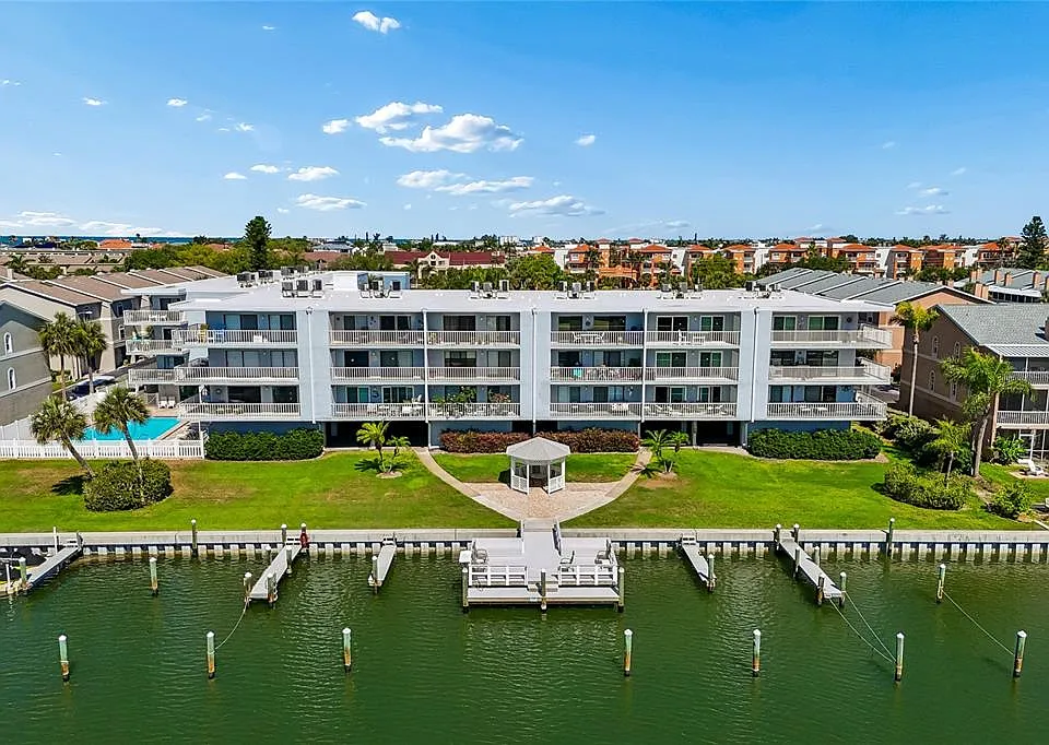 719 Pinellas Bayway S #301
