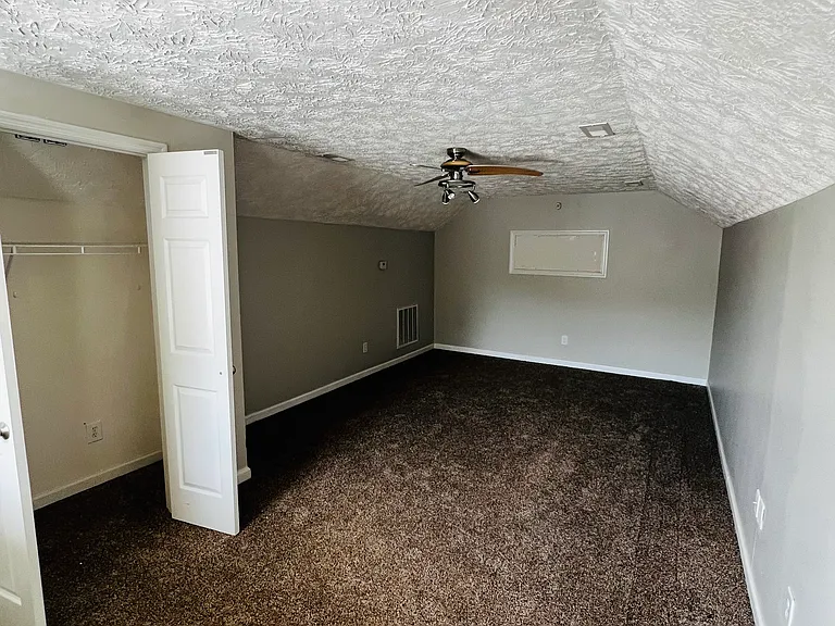 106 Alexander Ct — Photo 1