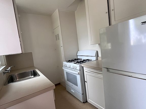 4th image of 3409 Pringle St #3409