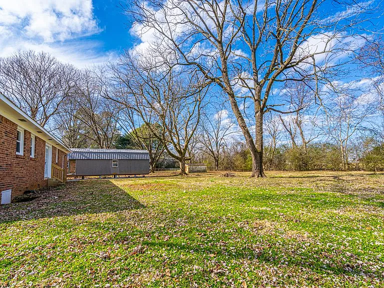 121 Forrest Dr — Photo 36
