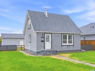1002 O AVENUE S, Saskatoon, SK S7M 2T2