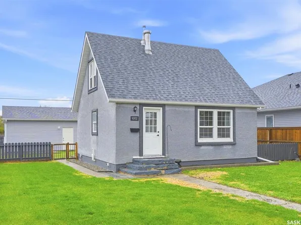 1002 O AVENUE S, Saskatoon, SK S7M 2T2