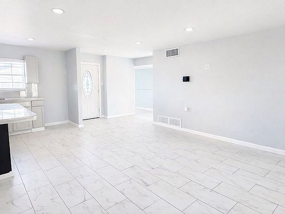 5th image of 2501 Crown Ave