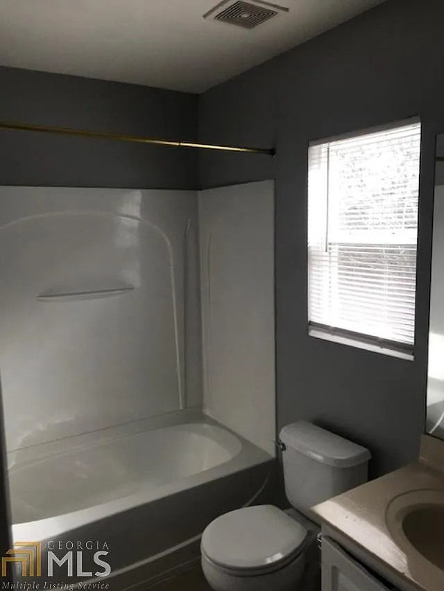 3 bed, 2.5 bath, $1,750 — Photo 2