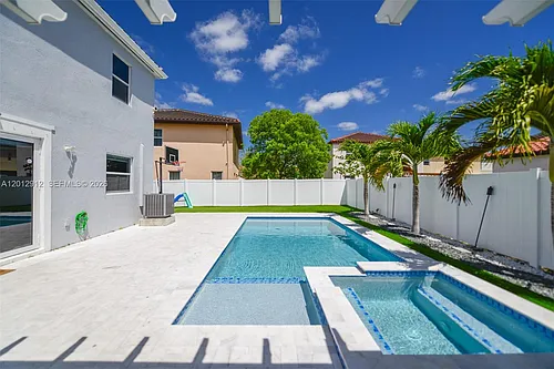 9101 SW 169th Pl Photo 1