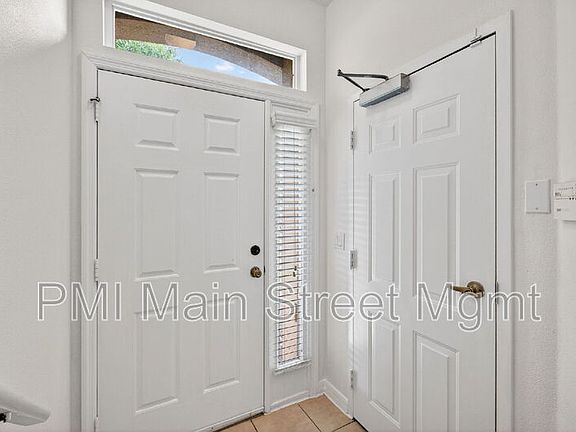 3rd image of 10935 Derringer Dr