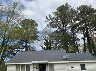 13 Bundick St, Onancock, VA 23417