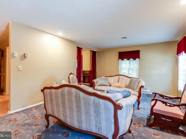 162 Huntington Dr, Southampton, NJ 08088