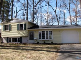 6644 Charlesgate Rd, Sylvania, OH 43560