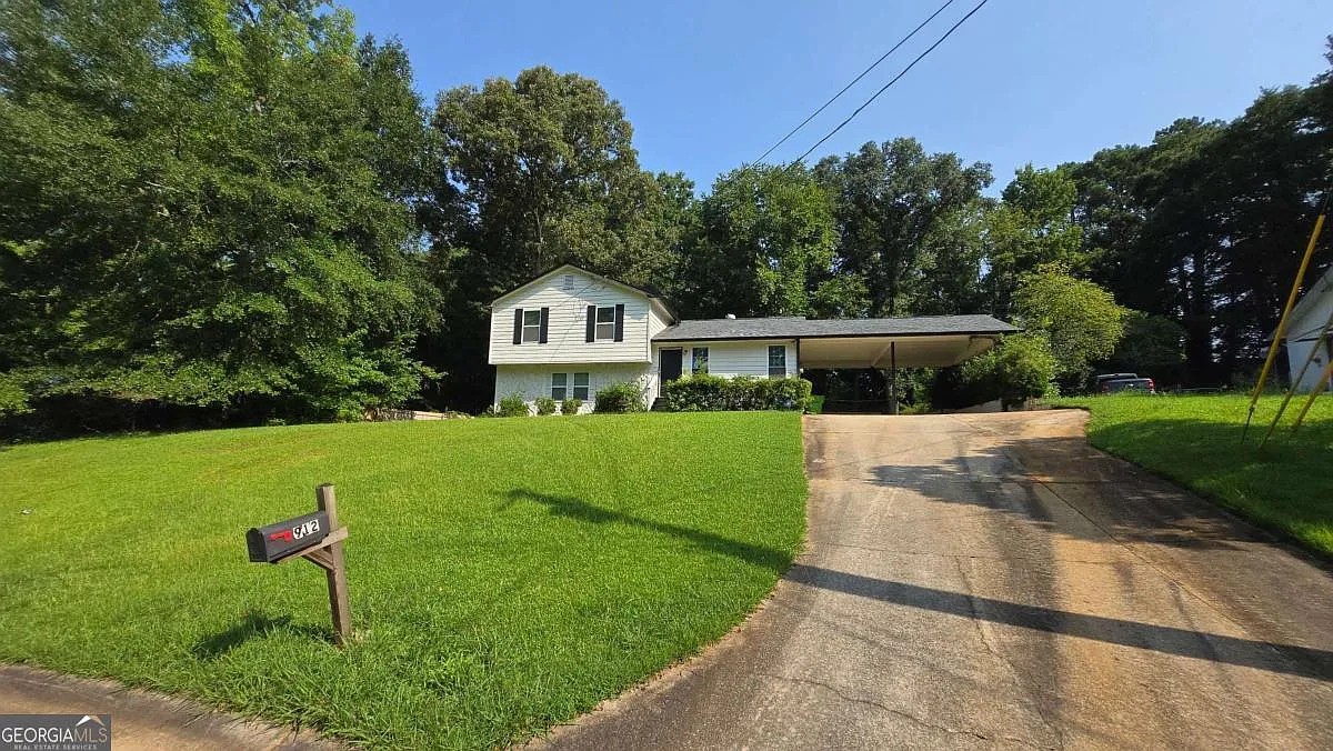 4 bed, 2.5 bath, 2676 sqft, $1,850 — Photo 1