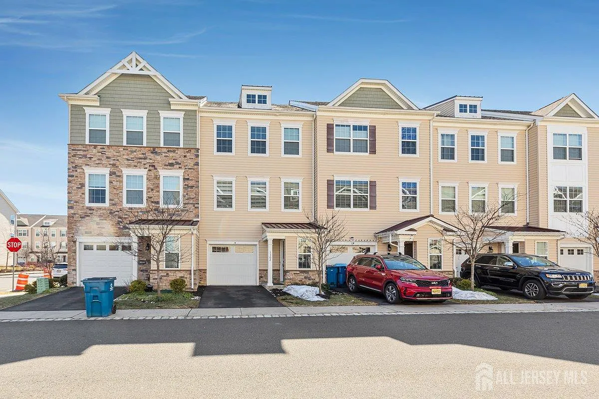 Building Photo - 1302 Hights Farm Rd N