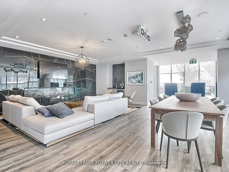 212 King William St #1011 — Photo 33