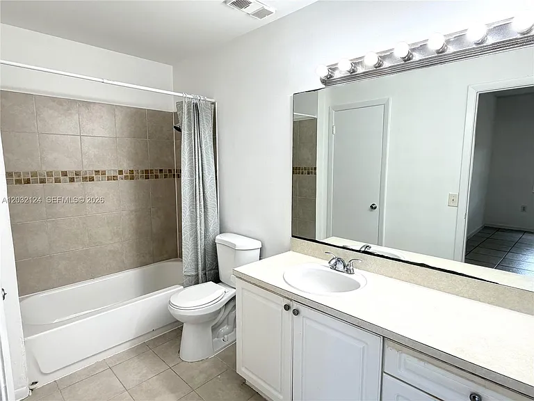 1701 NW 96th Ter #1J — Photo 10