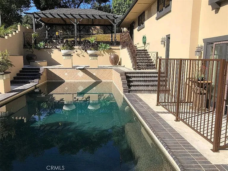 1520 Lancashire St — Photo 2