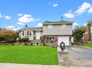 9 Holly Dr, Syosset, NY 11791