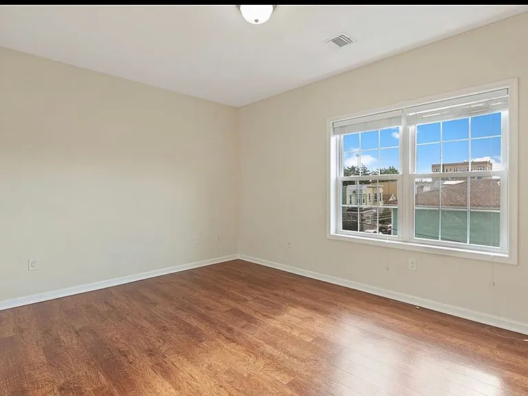 5609 Jefferson St — Photo 11