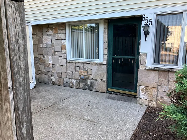 Candlelite Apartments — Photo 137