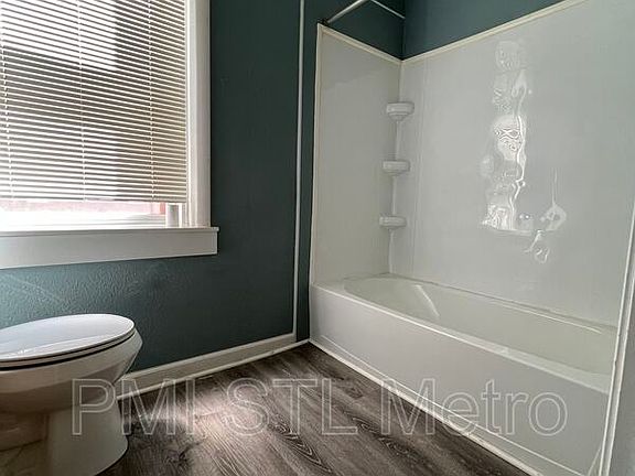 4th image of 2124A Chippewa St
