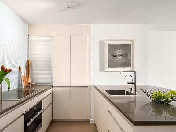 4th image of 250 W 90th St APT 16G