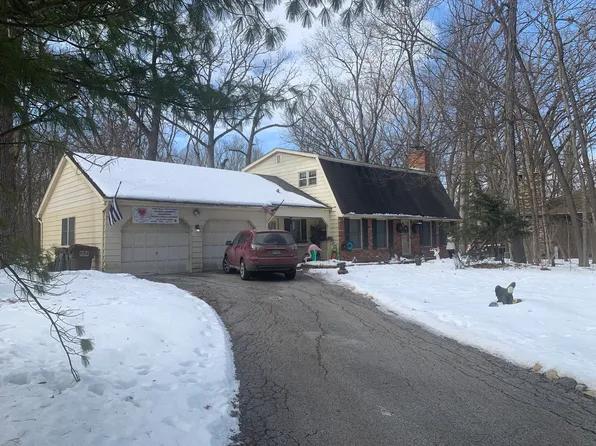 32 Braeburn Dr, Park Forest, IL 60466