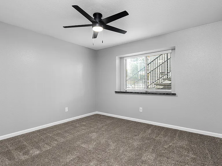 Redwood Cove Apartments — Photo 42