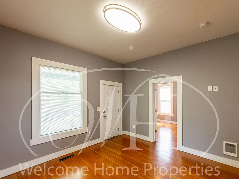 427 E Cherry St — Photo 8