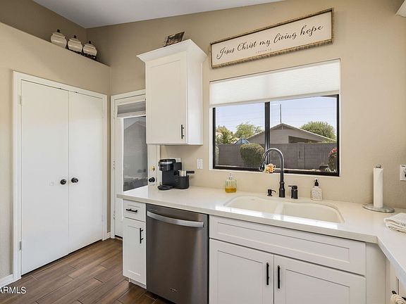 4th image of 3243 E Hononegh Dr