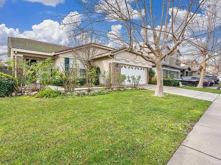 2620 Maybrook Dr — Photo 3