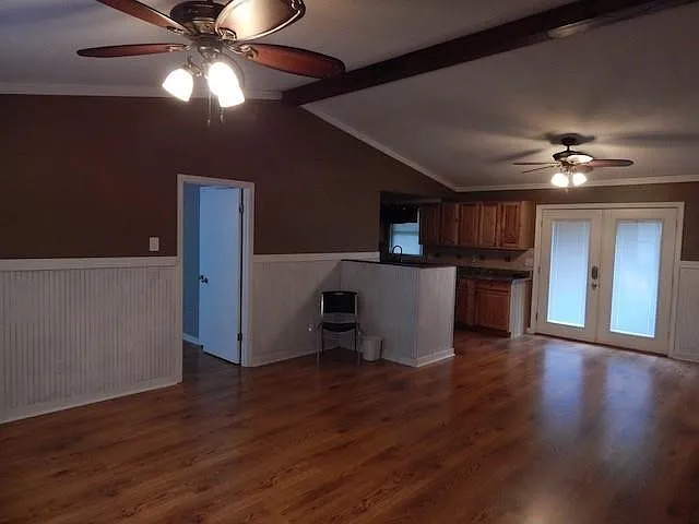3 bed, 1.5 bath, $1,300 — Photo 3
