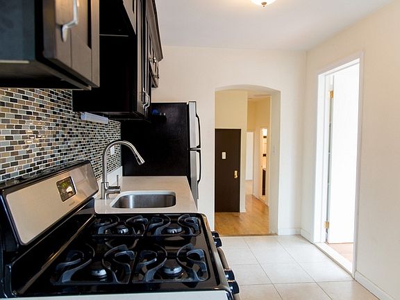 3rd image of 590 Lafayette Ave #1