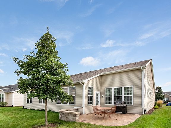 4th image of 637 Lincoln Cir