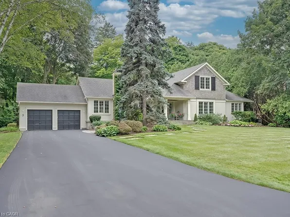 7 Colonial Cres, Oakville, ON L6J 4K8